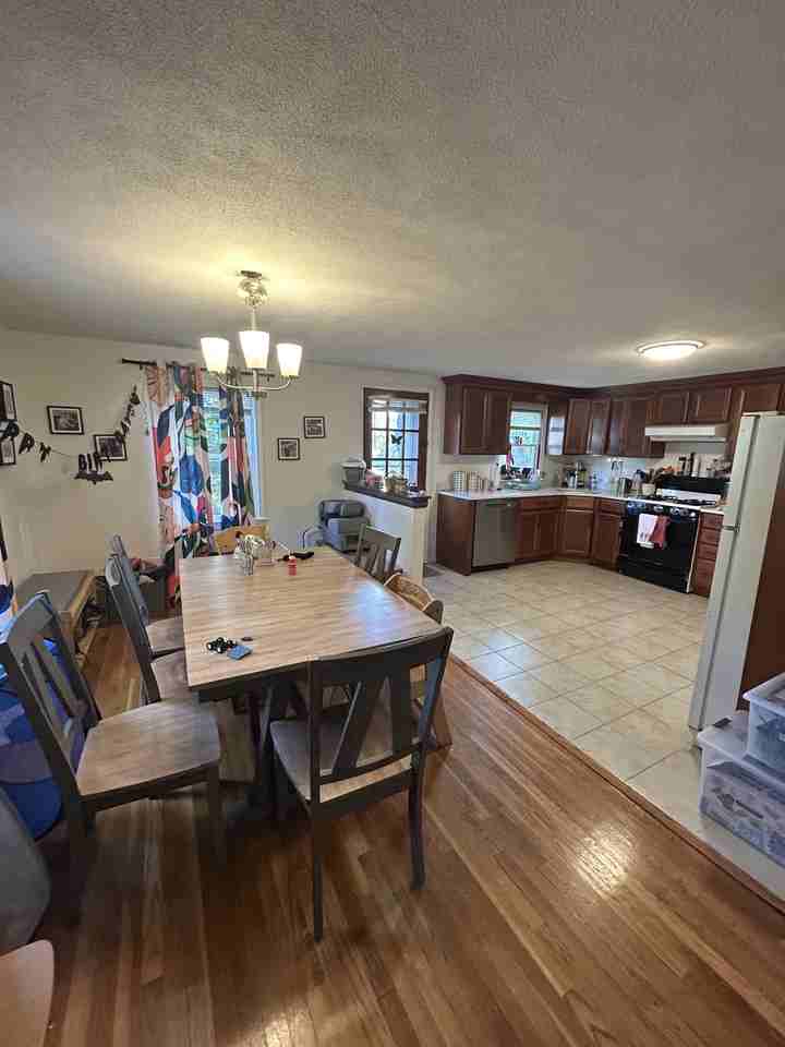 146 Hibbert St #1 - Photo 4 of 16
