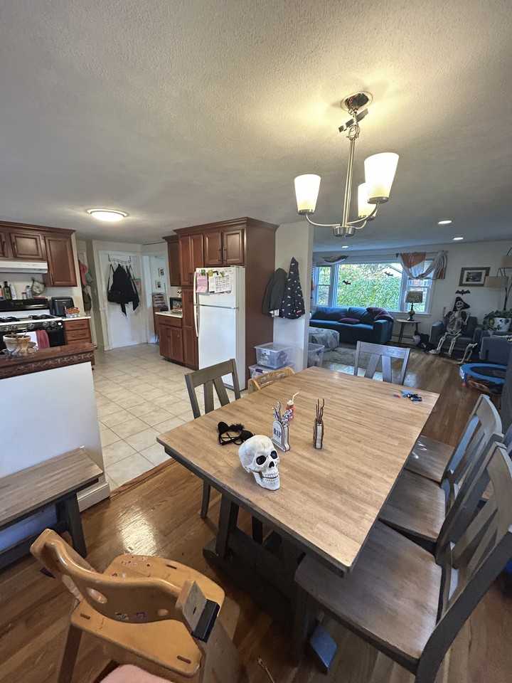 146 Hibbert St #1 - Photo 5 of 16