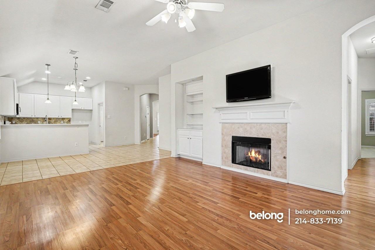 4504 Chris Dr - Photo 4 of 21