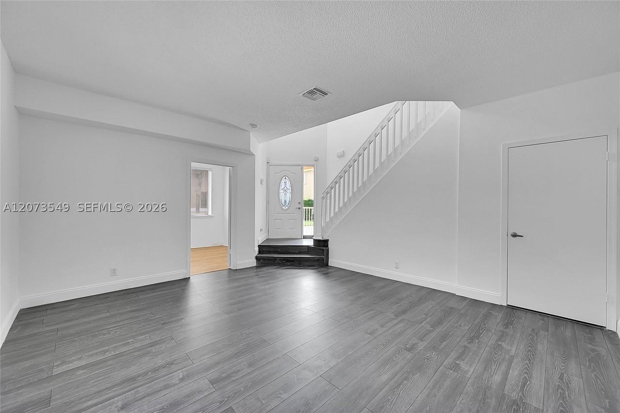 11201 Lakeview Dr #48M - Photo 3 of 28