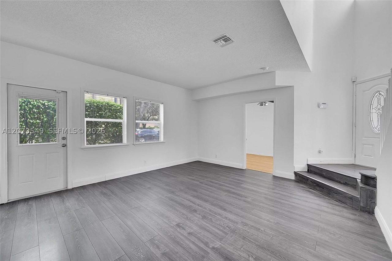 11201 Lakeview Dr #48M - Photo 4 of 28