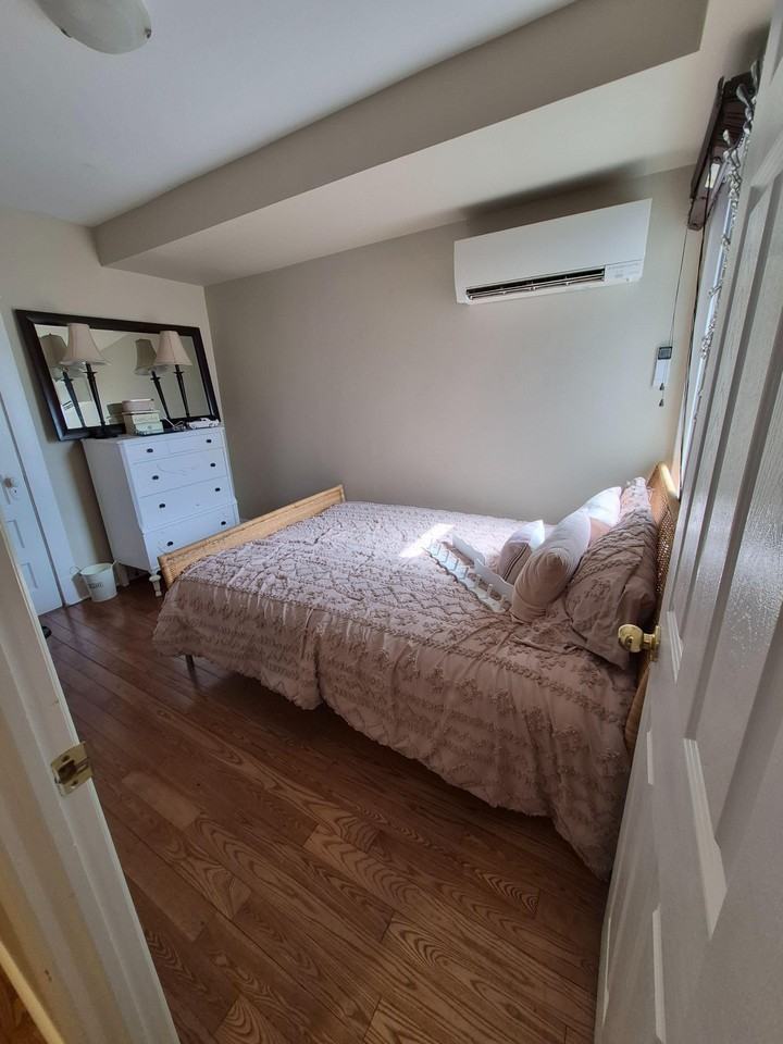 218 Broadview Ave - Photo 3 of 5