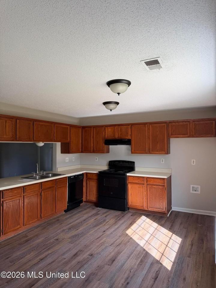 2531 Bristol Cv - Photo 4 of 26