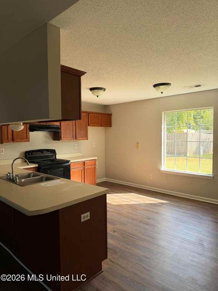 2531 Bristol Cv - Photo 5 of 26