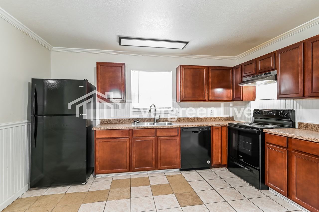 3630 Seville Dr - Photo 7 of 50