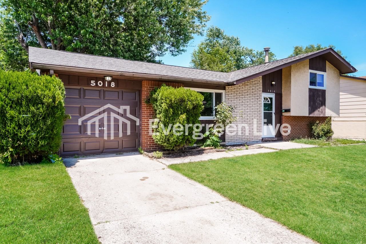5018 Labelle Dr - Photo 2 of 15