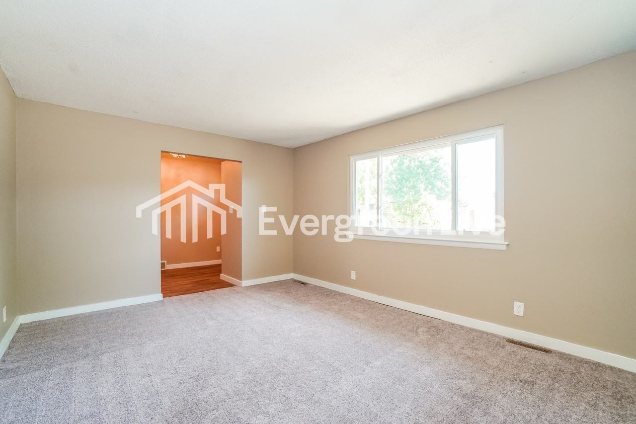5018 Labelle Dr - Photo 3 of 15