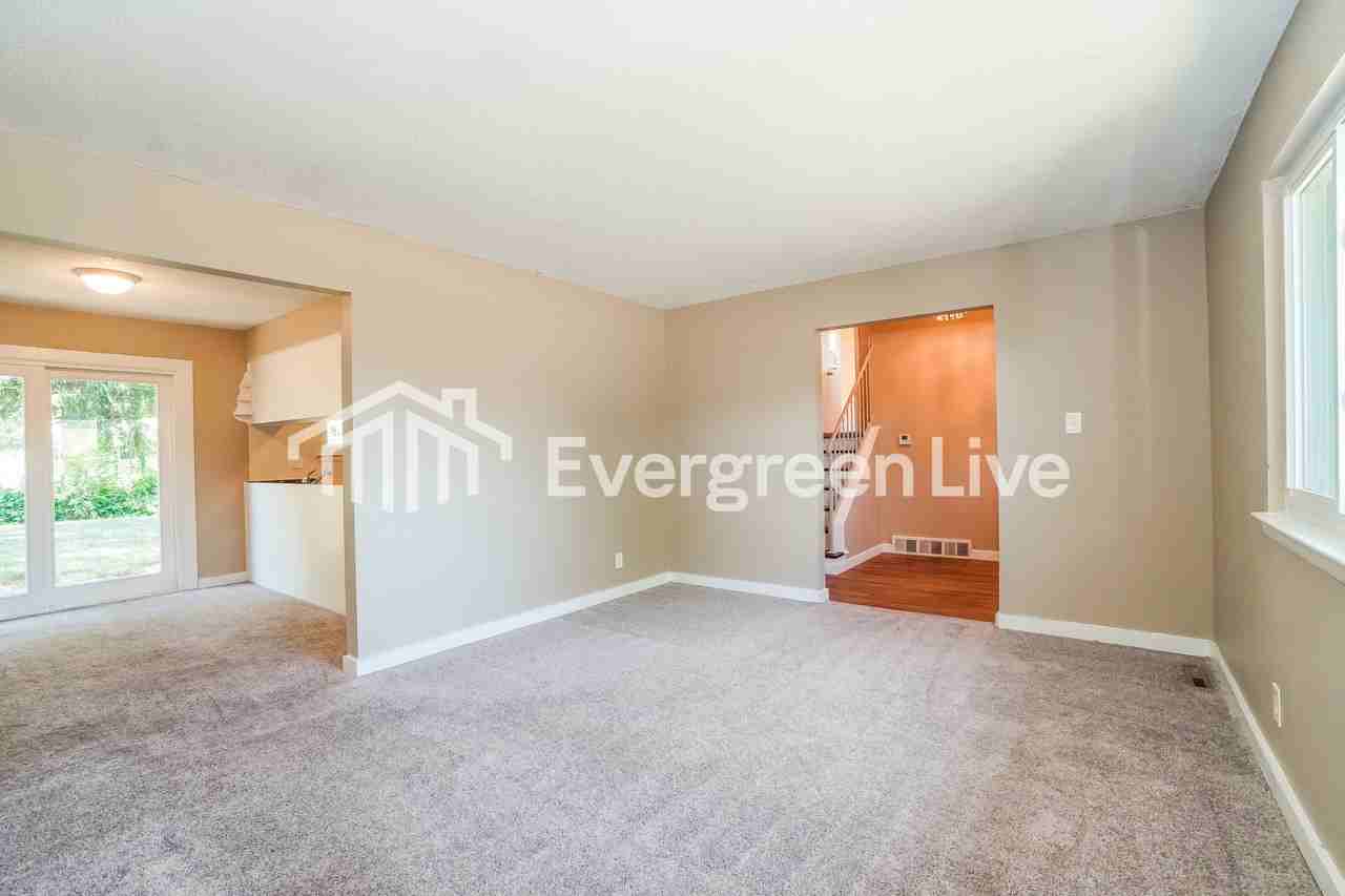 5018 Labelle Dr - Photo 4 of 15