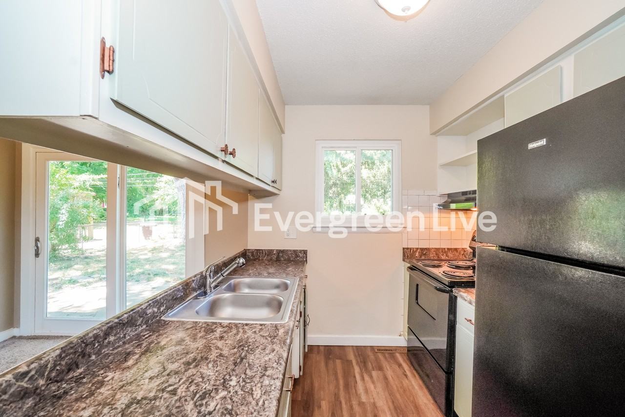 5018 Labelle Dr - Photo 7 of 15