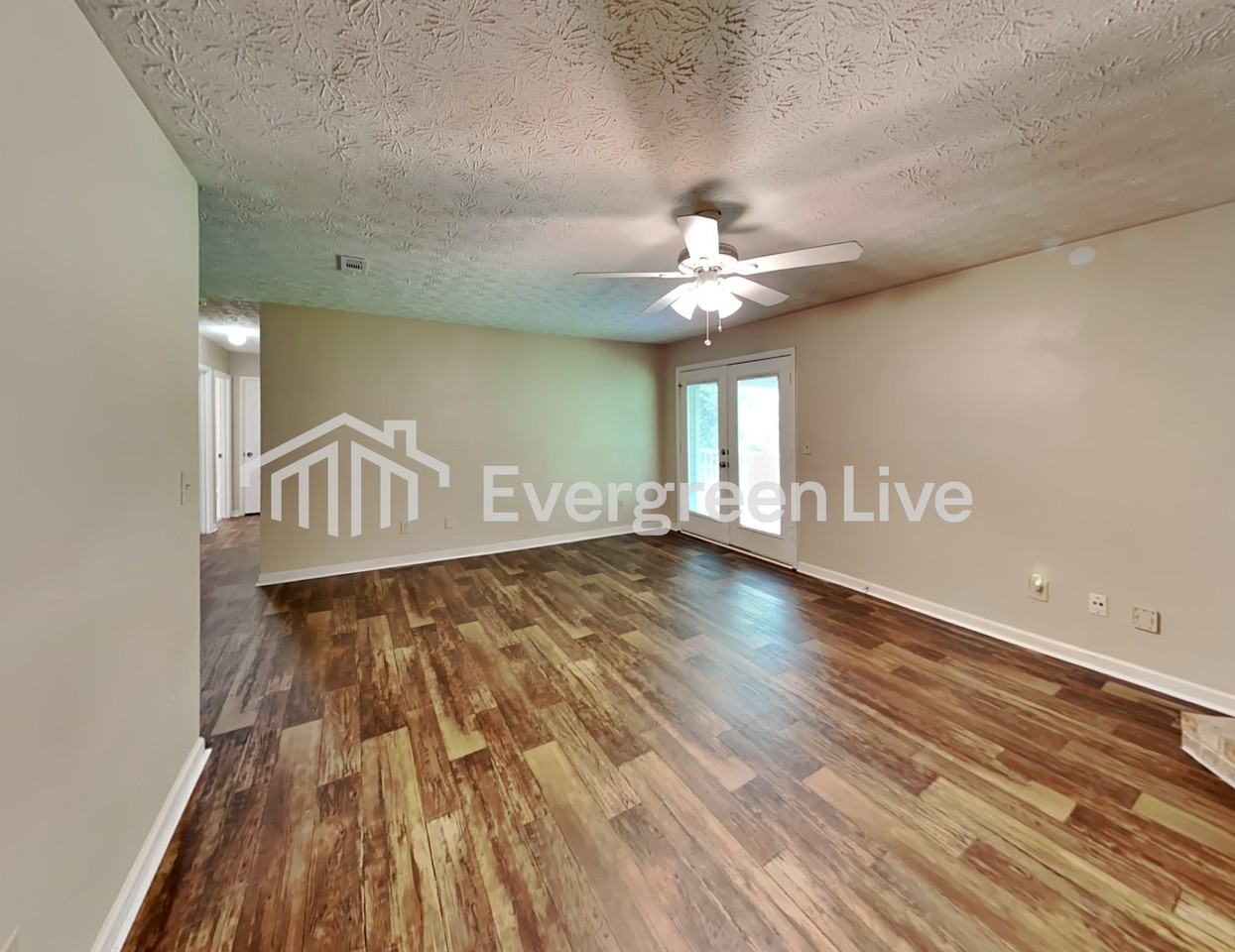 10227 Hamilton Gln - Photo 3 of 15