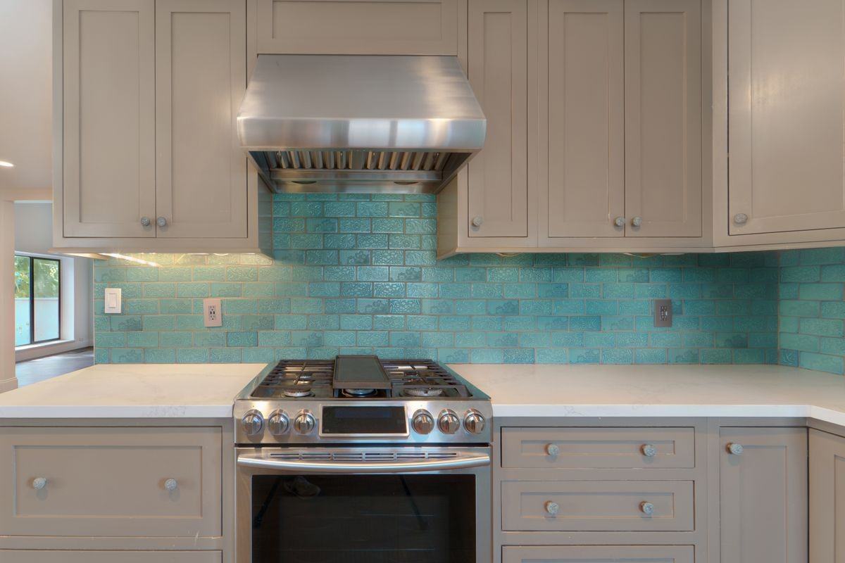 15359 Wyandotte St - Photo 4 of 41