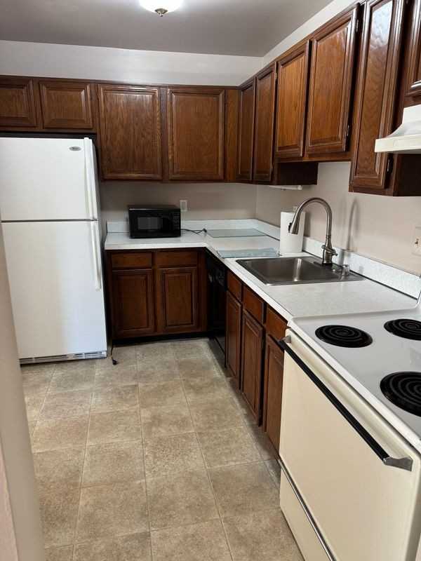 405 Sunset Ln - Photo 5 of 11