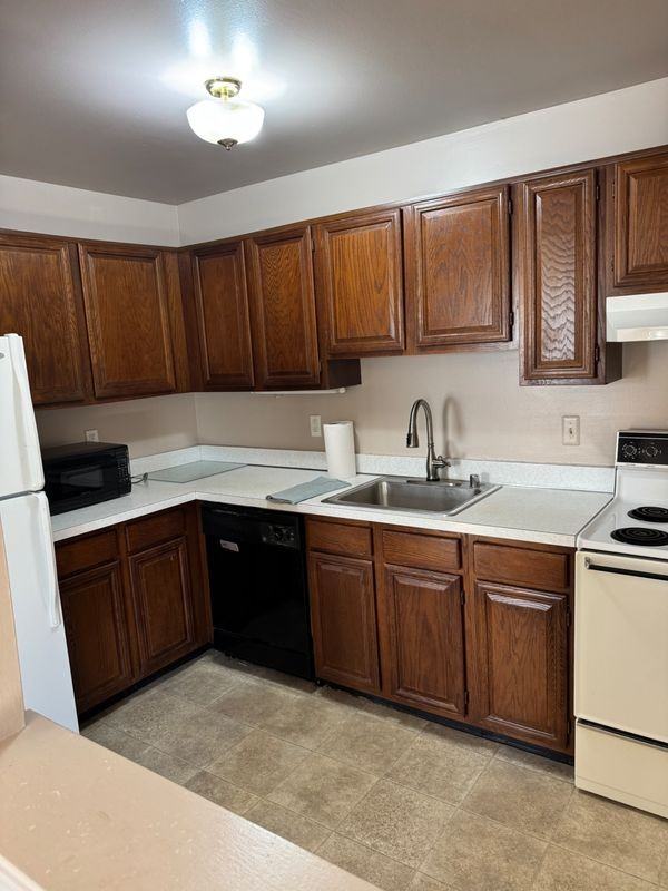 405 Sunset Ln - Photo 6 of 11