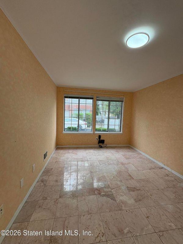 16 Roosevelt Ct - Photo 3 of 5