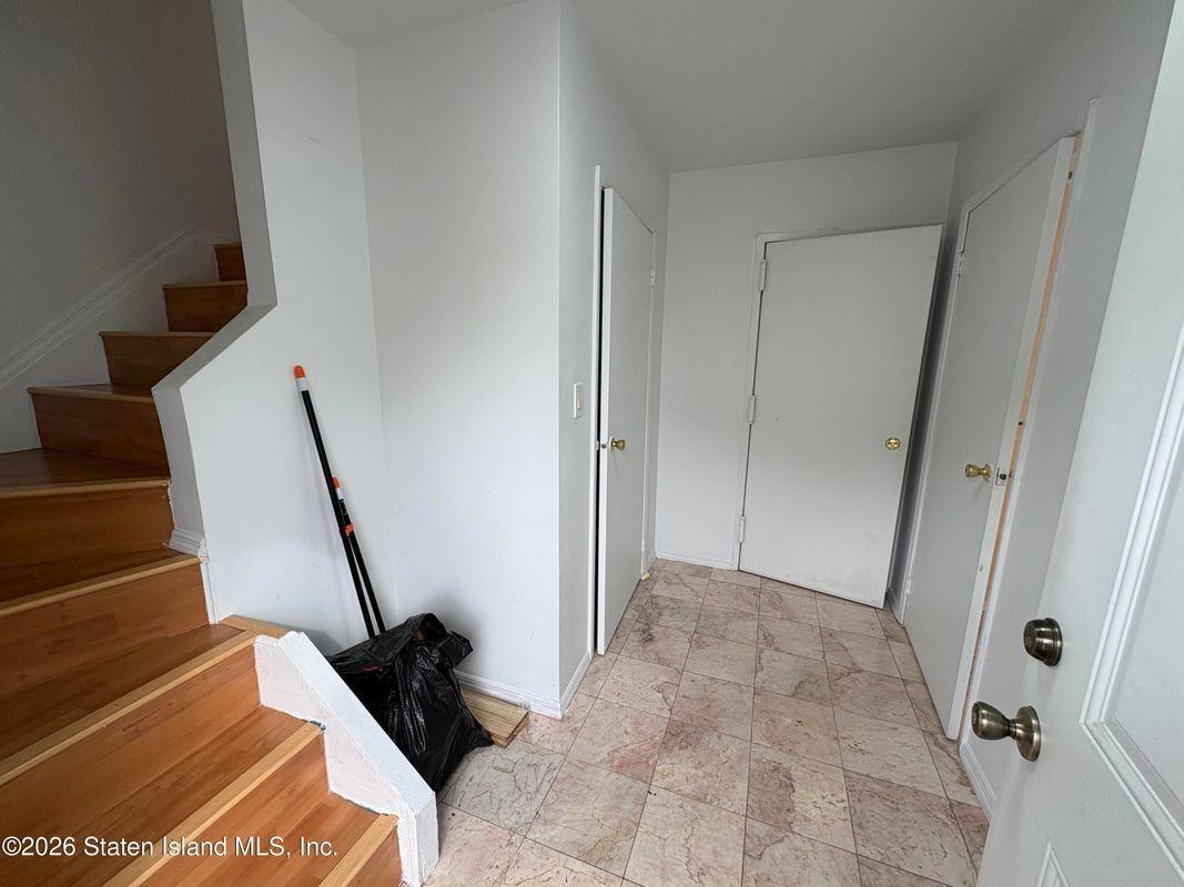 16 Roosevelt Ct - Photo 5 of 5