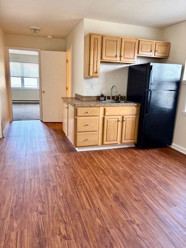 283 Orchard St - Photo 7 of 8