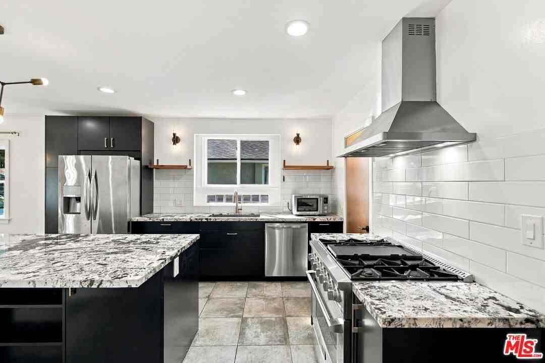 6107 Longridge Ave - Photo 5 of 31