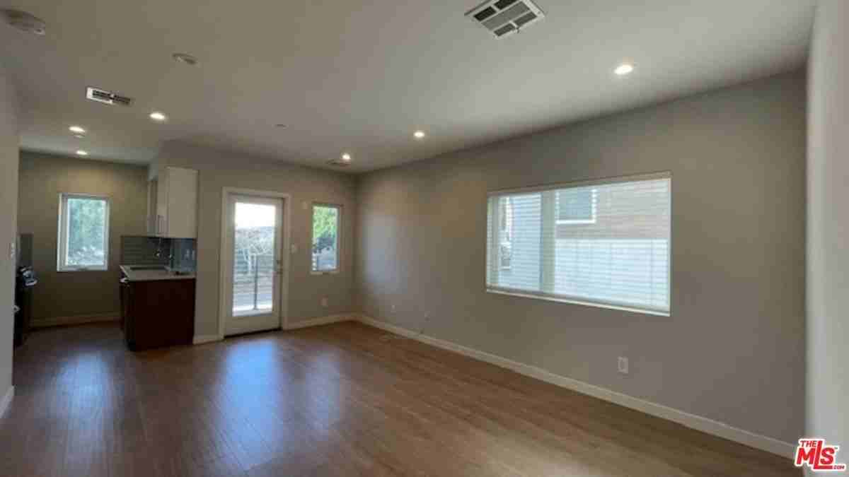 4937 W 20th St - Photo 3 of 18