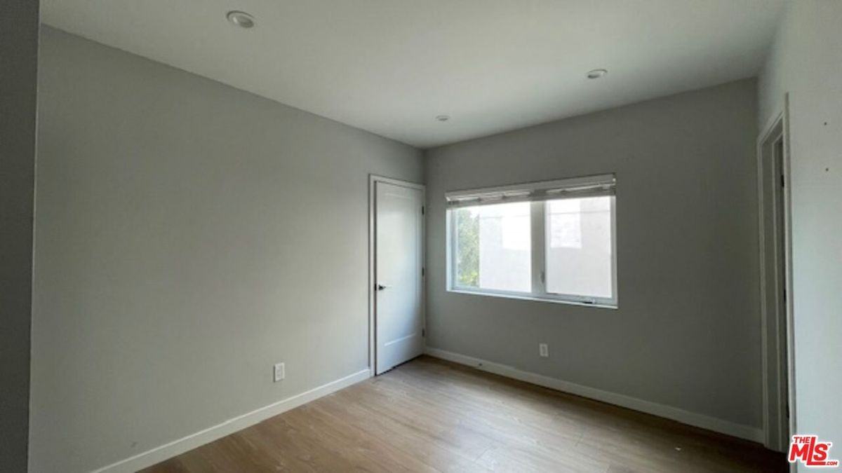 4937 W 20th St - Photo 6 of 18