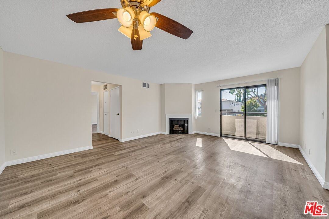 6212 Fulton Ave ##105 - Photo 4 of 20