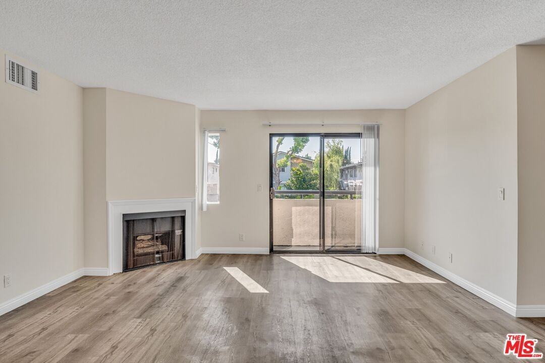 6212 Fulton Ave ##105 - Photo 5 of 20