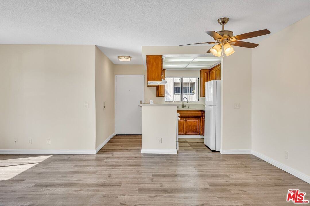 6212 Fulton Ave ##105 - Photo 7 of 20