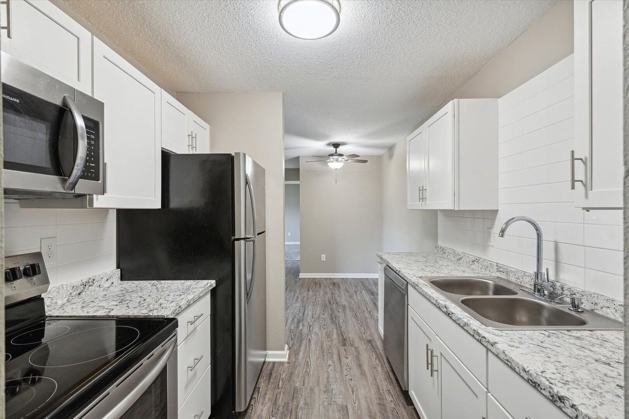 4101 Harvest Ln - Photo 4 of 9