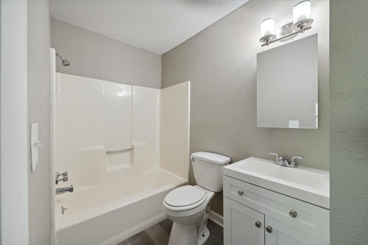 4101 Harvest Ln - Photo 6 of 9