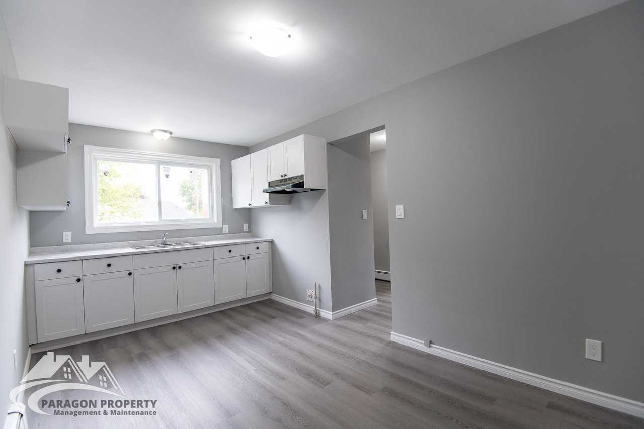 18 Louella Cres #1 - Photo 5 of 14