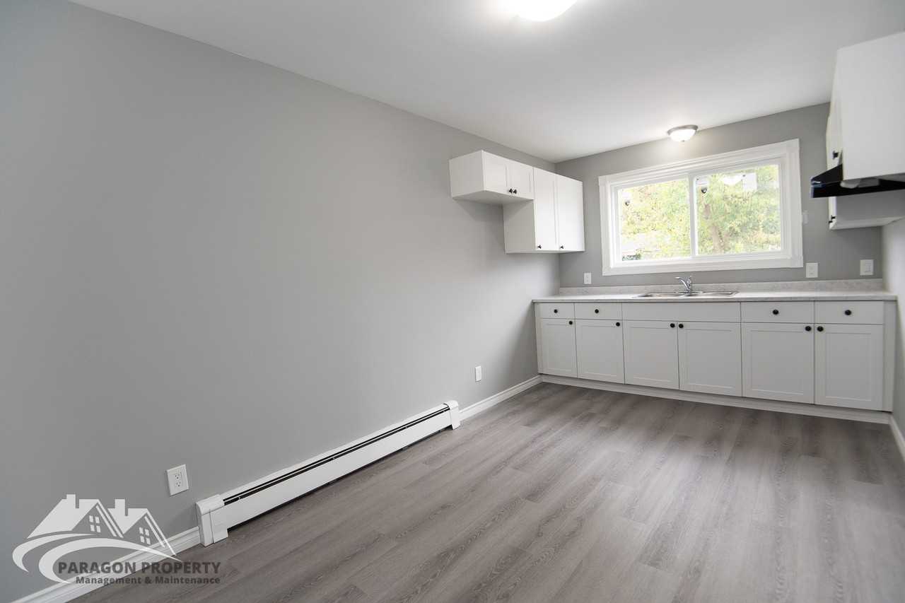 18 Louella Cres #1 - Photo 6 of 14