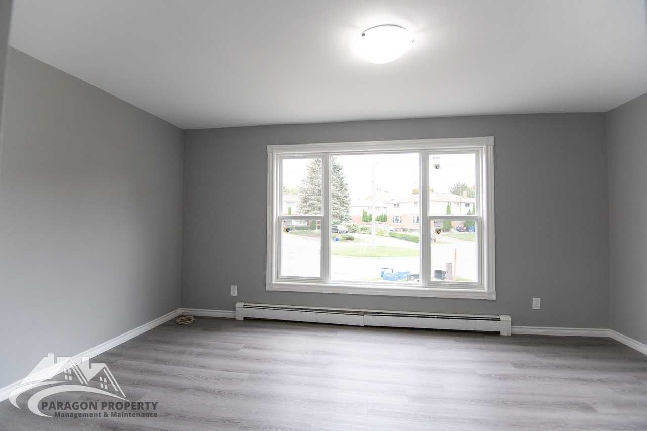 18 Louella Cres #1 - Photo 7 of 14