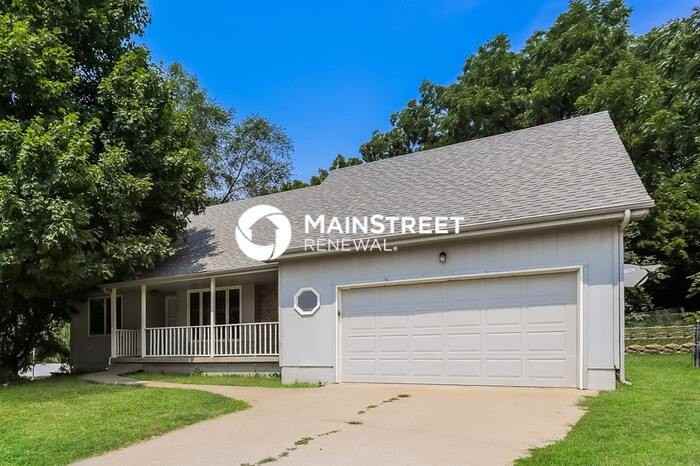 304 Preston St - Photo 3 of 16