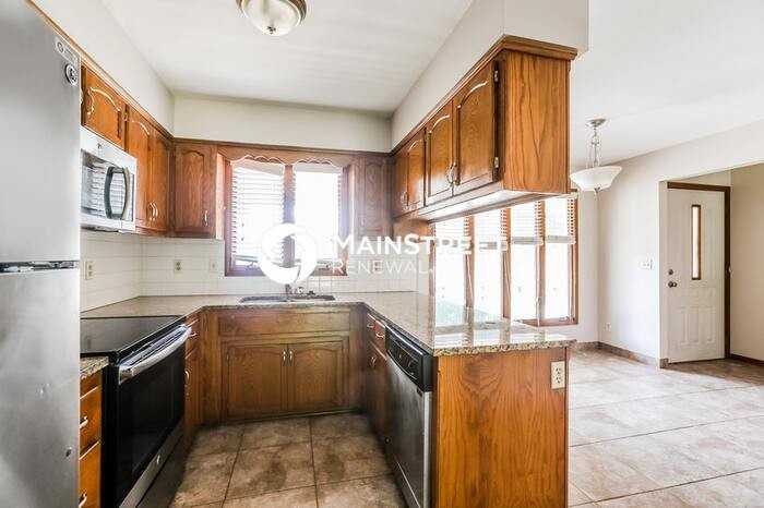 304 Preston St - Photo 7 of 16