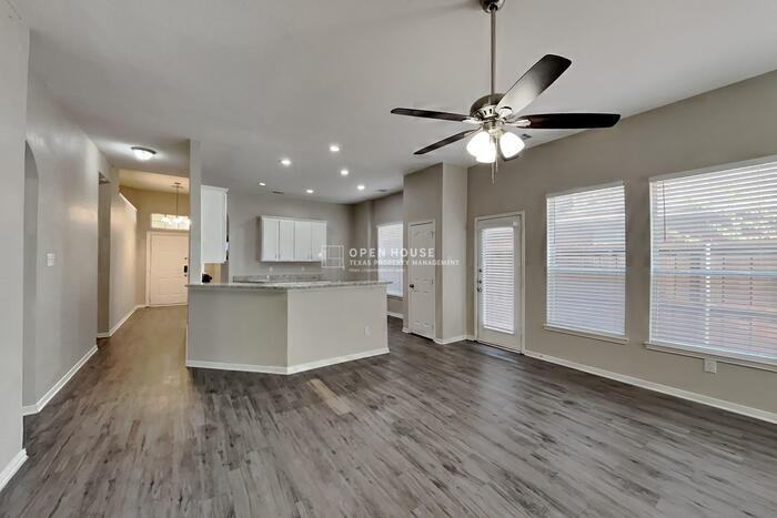 1602 Wood Ridge Ct - Photo 5 of 23
