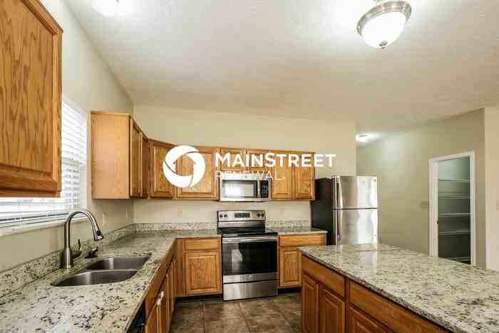 11705 Rossmore Dr - Photo 5 of 17