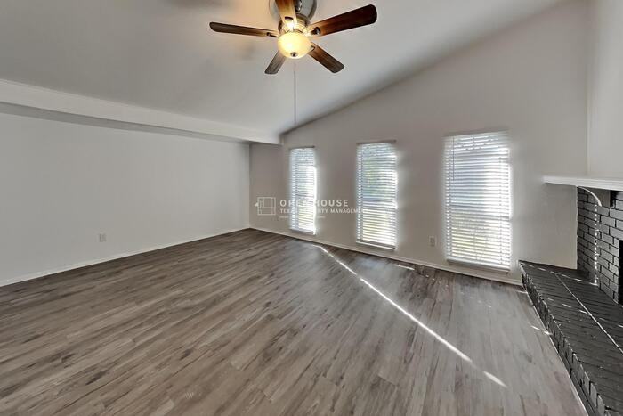 745 Cambridge Dr - Photo 4 of 20