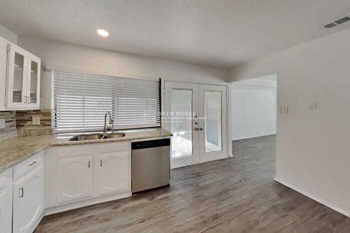745 Cambridge Dr - Photo 7 of 20