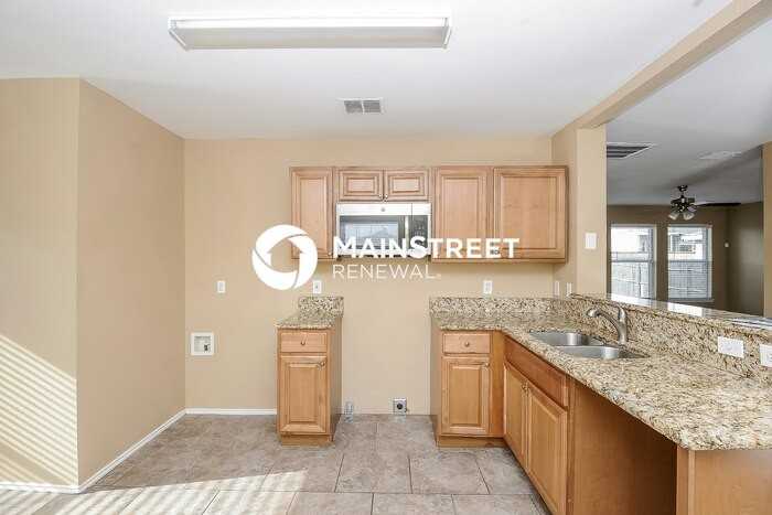 2314 Midbury Dr - Photo 4 of 17