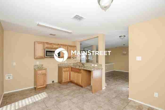 2314 Midbury Dr - Photo 5 of 17
