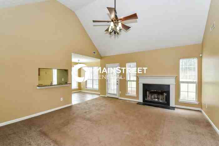 7031 Kingston Ln - Photo 2 of 17