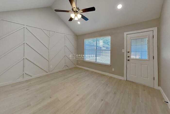 10650 Quest Dr - Photo 4 of 20