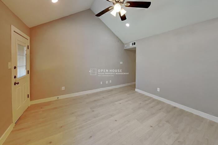 10650 Quest Dr - Photo 5 of 20