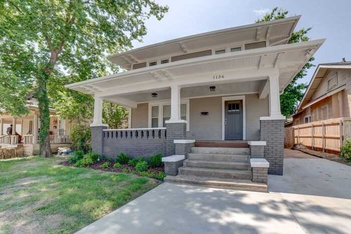1136 N Main St - Photo 4 of 36