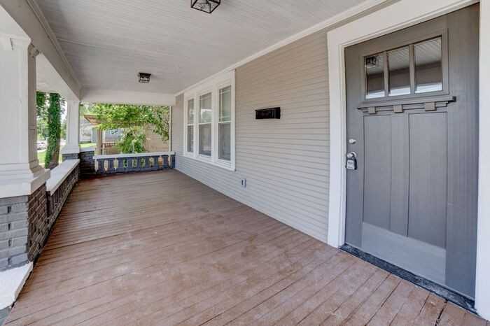 1136 N Main St - Photo 5 of 36