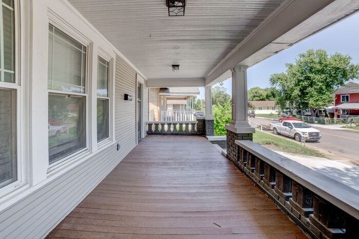 1136 N Main St - Photo 6 of 36
