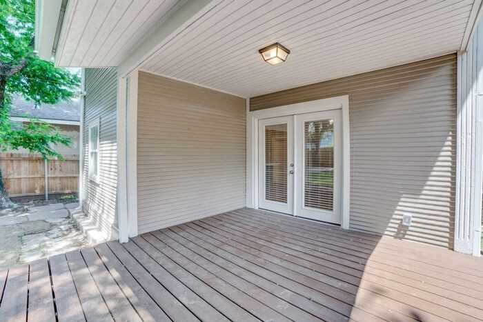 1136 N Main St - Photo 7 of 36