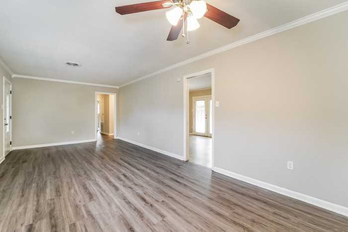 5820 Medallion Dr - Photo 5 of 12