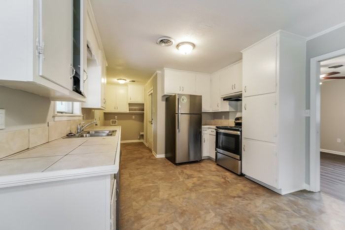 5820 Medallion Dr - Photo 6 of 12