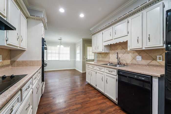 73 Fenceway Dr - Photo 6 of 12