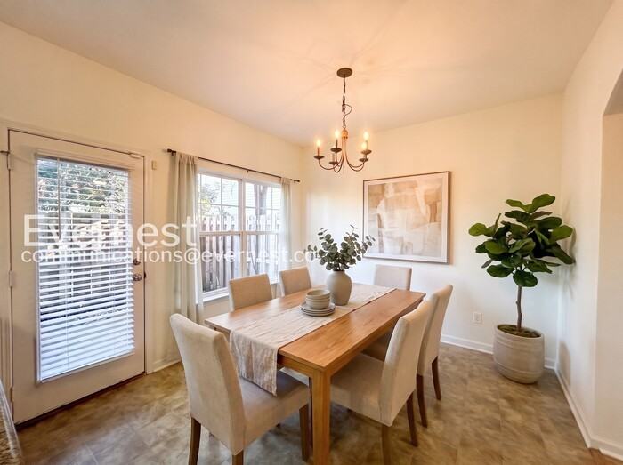 666 Vernon Ave - Photo 3 of 27